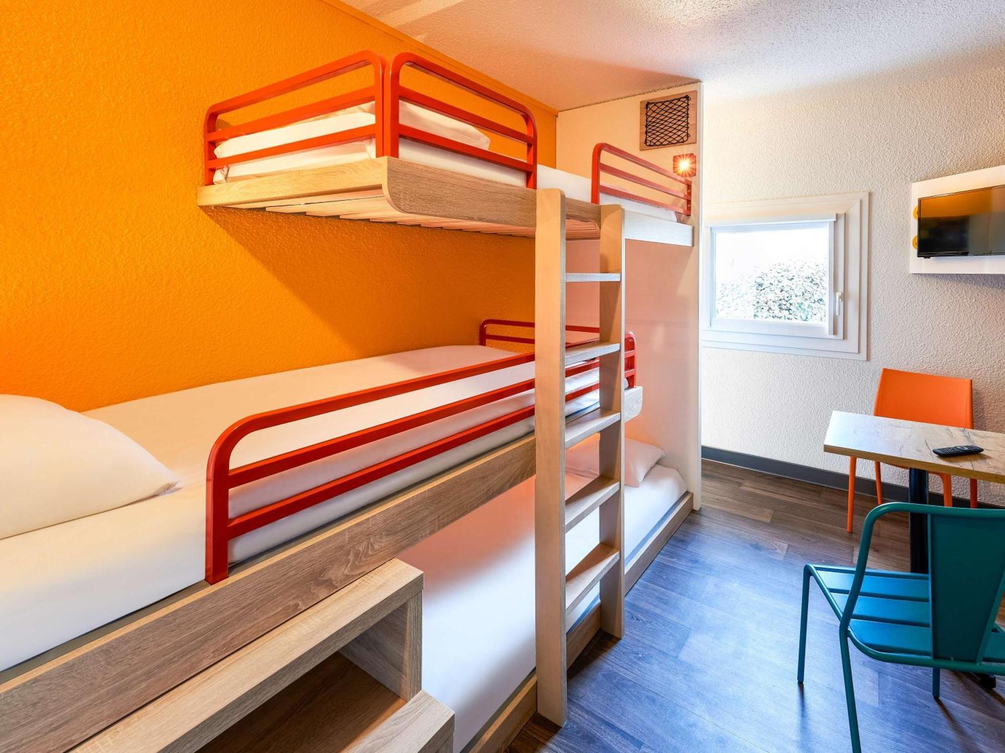 Hotelf1 Moret Fontainebleau Экстерьер фото